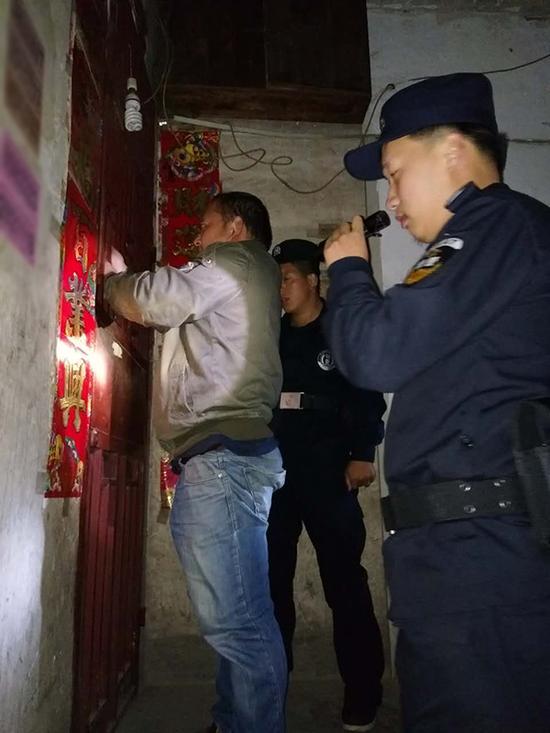 延安粗心妈妈误将幼女锁家中 