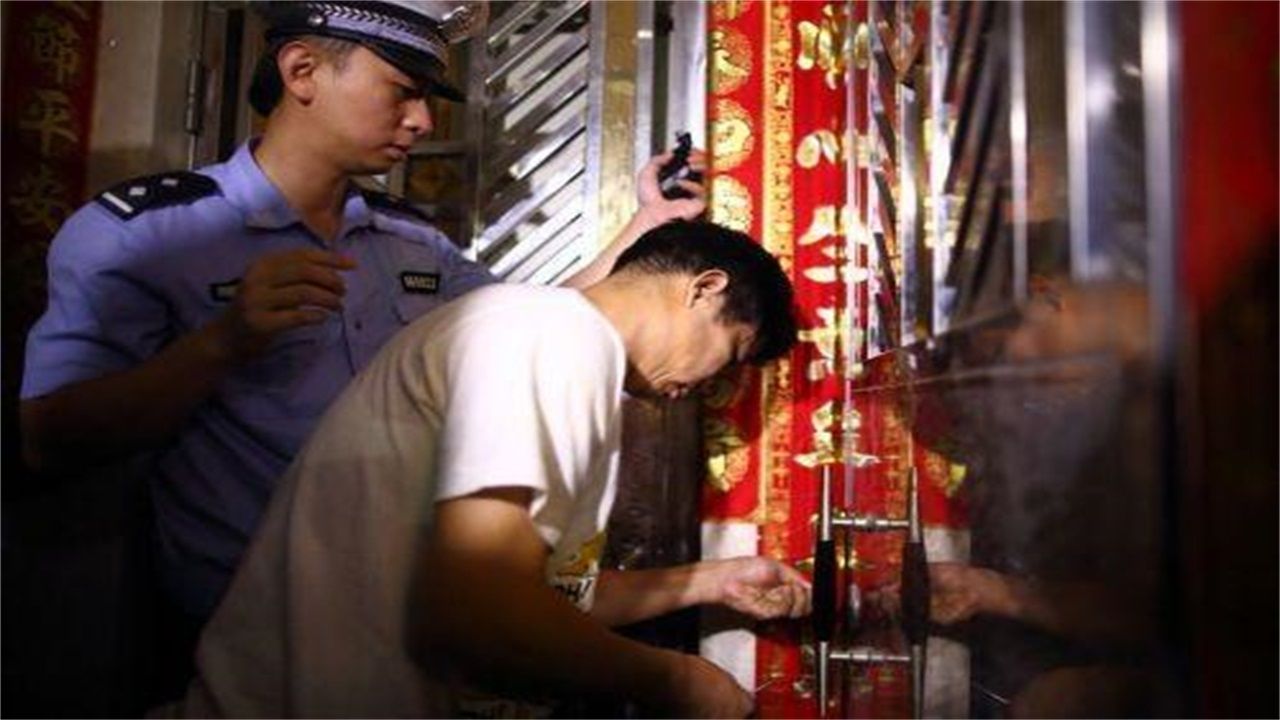 延安请开锁师傅开了锁后，师傅